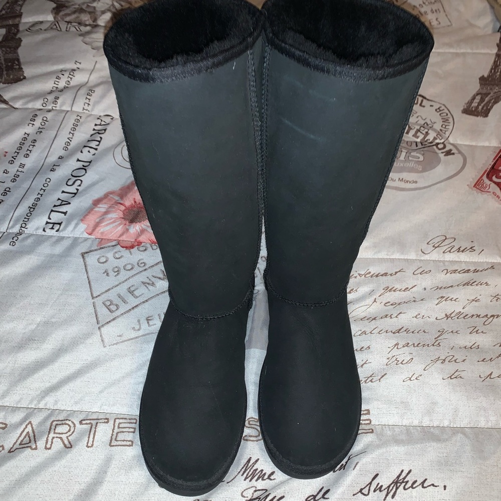 NEW UGG boots - Classic black